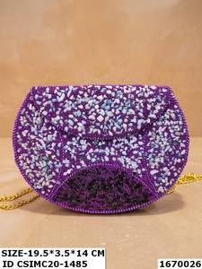 Pochette de soirée demi-lune de luxe classique en mosaïque métallique perlée avec chaîne, motif géométrique multicolore - Product Image 1
