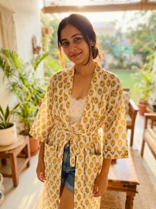 Robe kimono en coton fleuri jaune avec ceinture, robe de spa, hôtel, complexe hôtelier, fournisseur en gros aux États-Unis, au Royaume-Uni et en Australie - Product Image 3