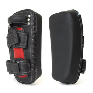 Protège-bras de kickboxing professionnel sur mesure avec logo, bouclier d'entraînement premium à marque privée, protège-bras incurvé pour Muay Thai - Product Image 4
