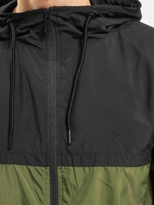 Chaqueta cortavientos ligera con forro de malla y capucha para hombre, ideal para senderismo y camping al aire libre. - Product Image 2