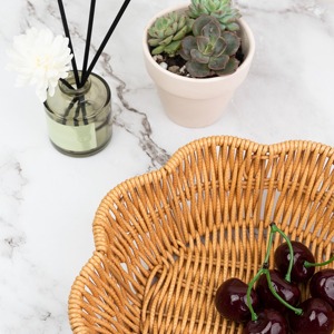 Plateau de service en rotin à bords festonnés en forme de fleur, idéal pour la présentation sur table basse, la décoration de table et l'organisation de la coiffeuse, vente en gros depuis l'Inde - Product Image 4