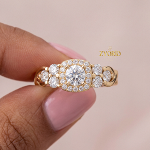 Anillo de Compromiso de Lujo con Diamante Cultivado en Laboratorio, Plata 925, Corte Cojín, Halo y Banda Infinita Trenzada para Mujer - Ideal para Fiestas y Bodas - Product Image 1