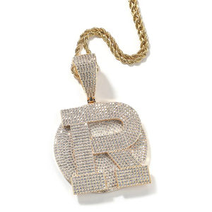 สร้อยคอเงินแท้ 925 สำหรับผู้ชาย สไตล์ฮิปฮอป  ประดับเพชรโมอิสซาไนต์ทรงบาแกตต์  ตัวอักษรขนาดใหญ่  ชุบโรเดียม  พร้อมสลักอักษรย่อตามสั่ง เหมาะสำหรับงานปาร์ตี้ - Product Image 4