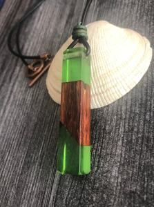 สร้อยคอจี้เรซิ่นทำมือ ลายไม้สีเขียว รูปทรงไม่สม่ำเสมอ เครื่องประดับศิลปะ ของสะสม - Product Image 2