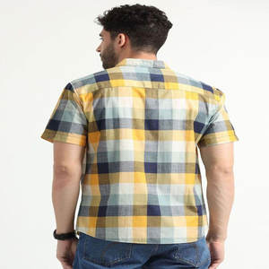 Camisas de manga corta a cuadros neutros de gran tamaño para hombre con cuello cubano y diseño cuadrado abotonado con bolsillo en el pecho - Product Image 3