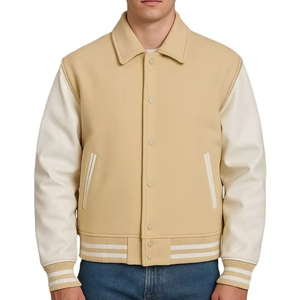 Chaqueta Varsity Beige y Blanca para Hombre, Estilo Clásico de Entrenador, Chaqueta Letterman, Prenda Exterior Casual Premium, Moda Urbana - Product Image 1