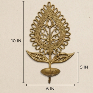 Lampe murale artisanale en laiton Dhokra de style antique, en forme de feuille, pour la décoration traditionnelle indienne et les fêtes. - Product Image 4