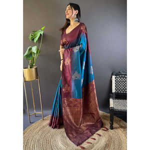 Sari en soie douce bleue à bordure florale avec contraste tissé en zari, robes de soirée élégantes par Elite Weaves - Product Image 1