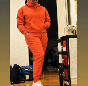 Conjunto Deportivo Premium Unisex Personalizado Naranja de 400 GSM, Sudadera con Capucha y Pantalones Deportivos, Etiqueta Privada, Proveedor, MOQ Bajo - Product Image 1