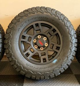 High <b>Quality</b> Used Solid Truck <b>Tires</b> 200pcs MOQ Bulk <b>Wholesale</b> Supply - Product Image 1