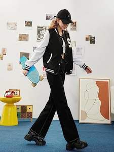 Chaqueta Varsity de Satén Transpirable con Logotipo Personalizado de Nueva Moda para Mujer, Fabricante Profesional, Diseño Único - Product Image 3