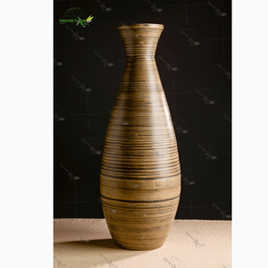Vase en bois de bambou artisanal inspiré de la tradition vietnamienne - Product Image 2