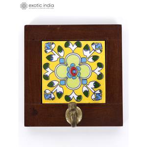 Crochet mural de 4 pouces fait à la main en bois encadré pour la décoration intérieure et les cadeaux Article fabriqué en Inde - Product Image 1