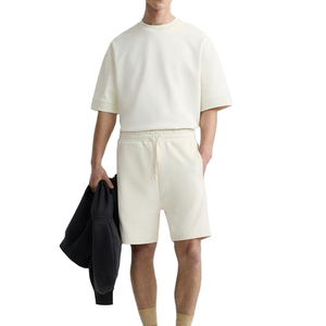 Conjunto de camiseta de algodón color crema con cuello redondo y pantalones cortos con cordón para hombre, ropa informal de verano, tejido transpirable, color liso. - Product Image 1
