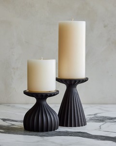 Ensemble de bougeoirs modernes noirs cannelés en fonte, texture côtelée, support pour bougies coniques, centre de table minimaliste pour salle à manger, décoration intérieure - Product Image 3