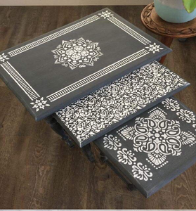 Mesa de centro grande rectangular de madera oscura con incrustaciones de hueso y motivos florales, con arte decorativo en el borde, disponible a precios de mayorista. - Product Image 2