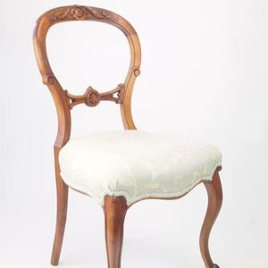 Chaise de salle à manger victorienne en bois sculpté avec dossier en forme de ballon - Product Image 1