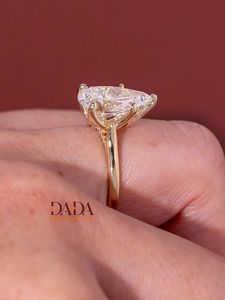 Anillo de Compromiso Solitario Clásico con Corte de Pera en Oro Amarillo, Anillo de Promesa Minimalista Hecho a Mano, Joyería Fina para Bodas y Aniversarios - Product Image 1