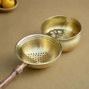 Gold Metal Tea Strainer With Wooden Handle And Floral Design Durable Colander For Loose Leaf Brewing Kitchen Tool - Product Image 3