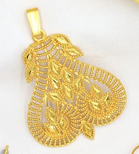 Pendentif designer en alliage de laiton plaqué or avec boucle d'oreille chaîne pendentif ensemble pendentifs bijoux de créateur d'exportation traditionnelle à la mode - Product Image 2