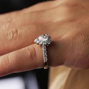 Anillo de eternidad con diamantes de moissanita talla corazón para mujer, plata 925, regalo romántico para aniversario, joyería clásica - Product Image 2