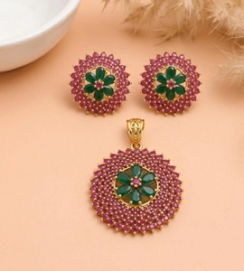Conjunto de Colgante de Rubí y Esmeralda para Novia India, Chapado en Oro de 22K, Joyería Tradicional para Boda, Regalo para Ella - Product Image 1