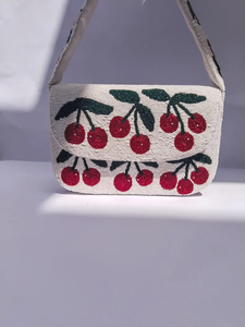 Sac à main de style artisanal Whimsy Art Craft, dupe du sac Staud |   Sac brodé de perles cerises |   Fermeture à boutons faite à la main, écologique, d'inspiration vintage, de luxe - Product Image 4
