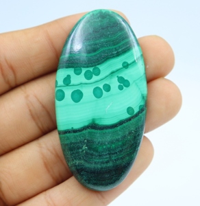 Cabujón de malaquita natural colgante, forma ovalada, tamaño de piedra preciosa 60X31X5MM para la fabricación de joyas, precio al por mayor. - Product Image 1