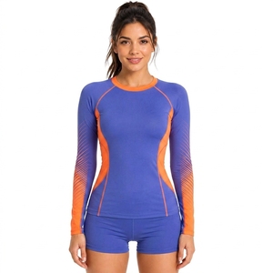 Rashguard à manches longues personnalisé par sublimation pour femmes, coupe confortable, pour la natation, le BJJ, le MMA, les arts martiaux - Product Image 1