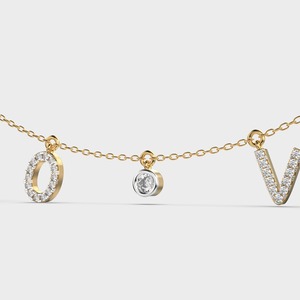 Collier en or 14 carats plaqué or avec perle d'eau douce et pendentif couronne lettre LOVE |   Collier de luxe avec initiales LOVE |   Collier de mariage en or délicat - Product Image 5