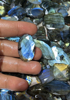 Nouveauté 2026 : Pierre précieuse naturelle Labradorite taillée en facettes Radha Arts, provenant du Rajasthan, 25-40mm, vente en gros
