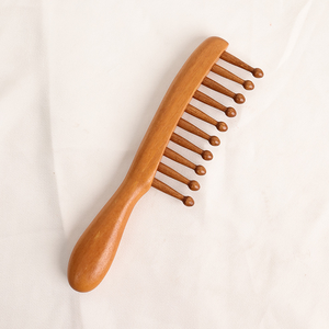 Peigne démêlant en bois de santal à manche long, à dents ondulées et larges, pour cheveux épais et cuir chevelu, artisanat naturel - Product Image 2