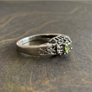 Designer Vintage <b>Ring</b> with Peridot (3.0 Grams) Tarnish-Free 925 <b>Silver</b> Jewelry for Engagement Wedding Party Wear - Product Image 3