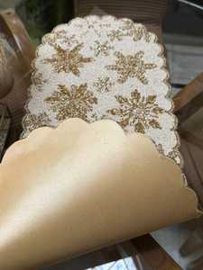Chemin de table brodé de luxe, motif floral doré, bord festonné beige, décoration d'intérieur - Product Image 2