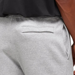 กางเกงขาสั้นออกกำลังกายทรงสลิมฟิต 7 นิ้ว สำหรับผู้ชาย รุ่น Mens Crest น้ำหนักเบา เหมาะสำหรับการฝึกซ้อมและฟิตเนส สีเทาอ่อน - Product Image 6