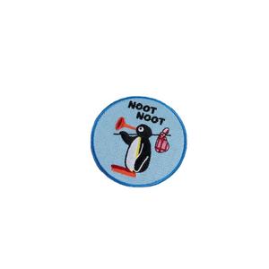 Badge nominatif personnalisé en tissu toile brodé de haute qualité avec motif cœur et fleur, appliqué pour chapeau, broderie légère - Product Image 3