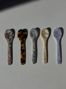 Juego de Cucharas para Servir de Resina Color Verde Azulado, Mango Largo, Ligeras, Ecológicas, Acabado Espejo, Sin Recubrimiento, 5mm de Grosor, Aptas para Lavavajillas - Product Image 3