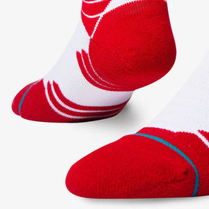 Calcetines Deportivos Geométricos Rojos y Blancos Personalizados al por Mayor, Calcetines de Algodón 100% Antideslizantes, Transpirables, Tejidos, para Correr, para Adultos, de Verano - Product Image 2