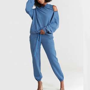 Conjunto Deportivo Corto para Mujer, Corte Regular, Pantalón Corto, Venta Caliente, Logotipo Personalizado, Etiqueta OEM, Fabricante Directo, Venta al Por Mayor - Product Image 1