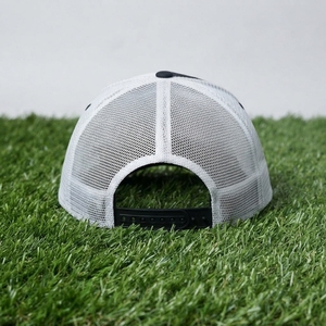 Gorra Trucker Negra y Blanca para Hombre, Malla Trasera, Gorra de Béisbol, Logotipo Personalizado Bordado, Ajustable con Cierre a Presión - Product Image 6