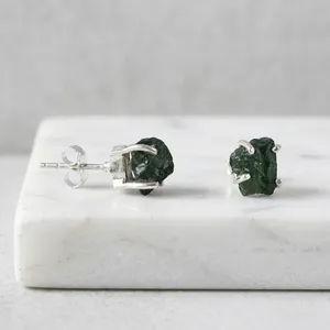 Pendientes de Plata de Ley 925 con Apatita Verde Cruda Mystic Glow, Joyería Hecha a Mano, Pendientes de Piedras Preciosas en Bruto, Estilo Boho para Uso Diario - Product Image 5