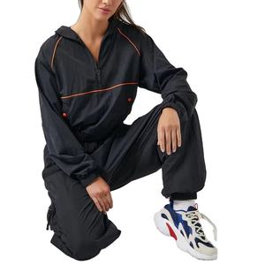 Ensemble de survêtement décontracté pour femmes, deux pièces, pantalon à taille élastique, coupe-vent, doublure en maille, séchage rapide, respirant - Product Image 1