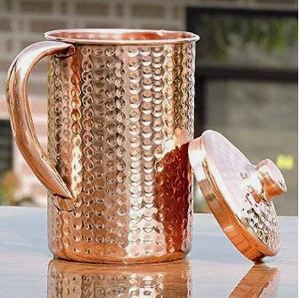 El jarro de cobre es un recipiente tradicional hecho de cobre puro, ampliamente utilizado en India para almacenar y servir agua. Es tanto un recipiente para el agua como para el agua potable. - Product Image 2