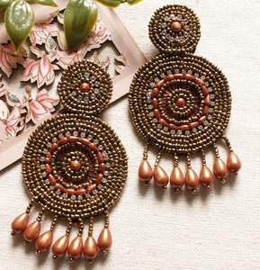 Impresionantes diseños de aretes bordados, aretes personalizados con múltiples cuentas, joyería festiva para mujer al mejor precio, aretes con cuentas. - Product Image 6