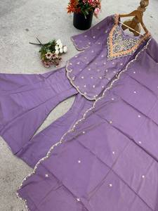 Conjunto de traje Sharara de seda Simar morada bordada con dupatta, ropa étnica para mujer para bodas, fiestas y Eid. - Product Image 3