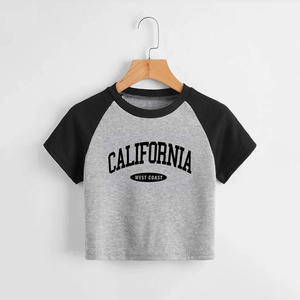 เสื้อยืดผ้าไหม/ผ้าฝ้ายวินเทจสำหรับผู้หญิง สวมใส่ได้ทุกฤดู ดีไซน์ลายตัวอักษรแบบริบบิ้นสีสันตัดกัน พิมพ์ลายดิจิทัล ป้องกันการยับ - Product Image 5