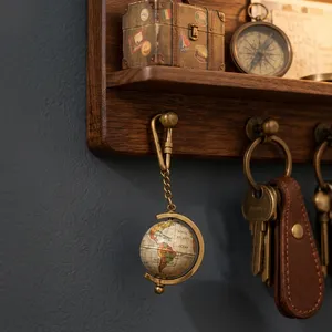 Llavero de globo terráqueo en miniatura vintage con marco de latón antiguo, colgante de mapa mundial, llavero metálico inspirado en viajes para coche o bicicleta - Product Image 3