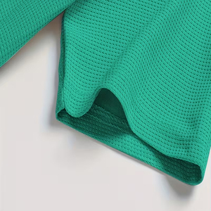 Conjunto a juego para hombre, fabricante de camisetas de algodón y pantalones cortos tipo cargo, conjunto de verano de 2 piezas, OEM, ODM, logotipo personalizado - Product Image 3