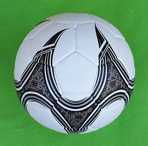 Ballon de sport durable cousu à la main, design écologique, pour intérieur/extérieur, design pakistanais tendance - Product Image 6