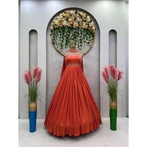 Robe de soirée de créateur Gown et Dupatta avec fil et séquence Travail Taille XL - Product Image 6